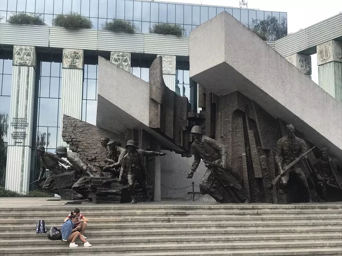 warsaw uprising museum tours