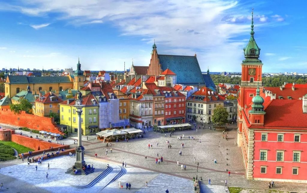 old-town-market-square-in-warsaw